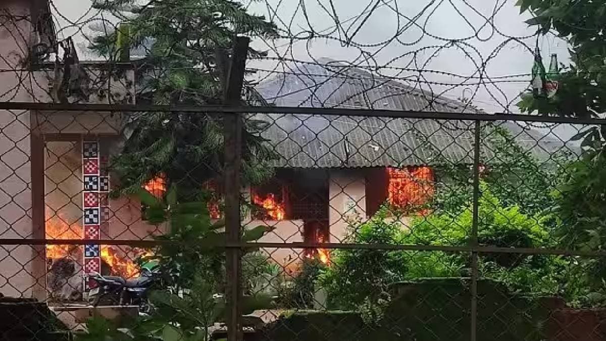 Odisha Violence: ओडिशा में भीड़ ने पुलिस थाने में लगाई आग, एसडीपीओ की पिटाई भी की