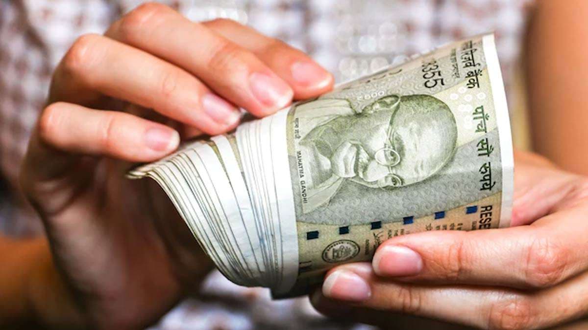 बेटी ने 'पत्नी' बनकर 10 साल तक ली मृत पिता की पेंशन, जब खुला मामला तो चौंक गई पुलिस