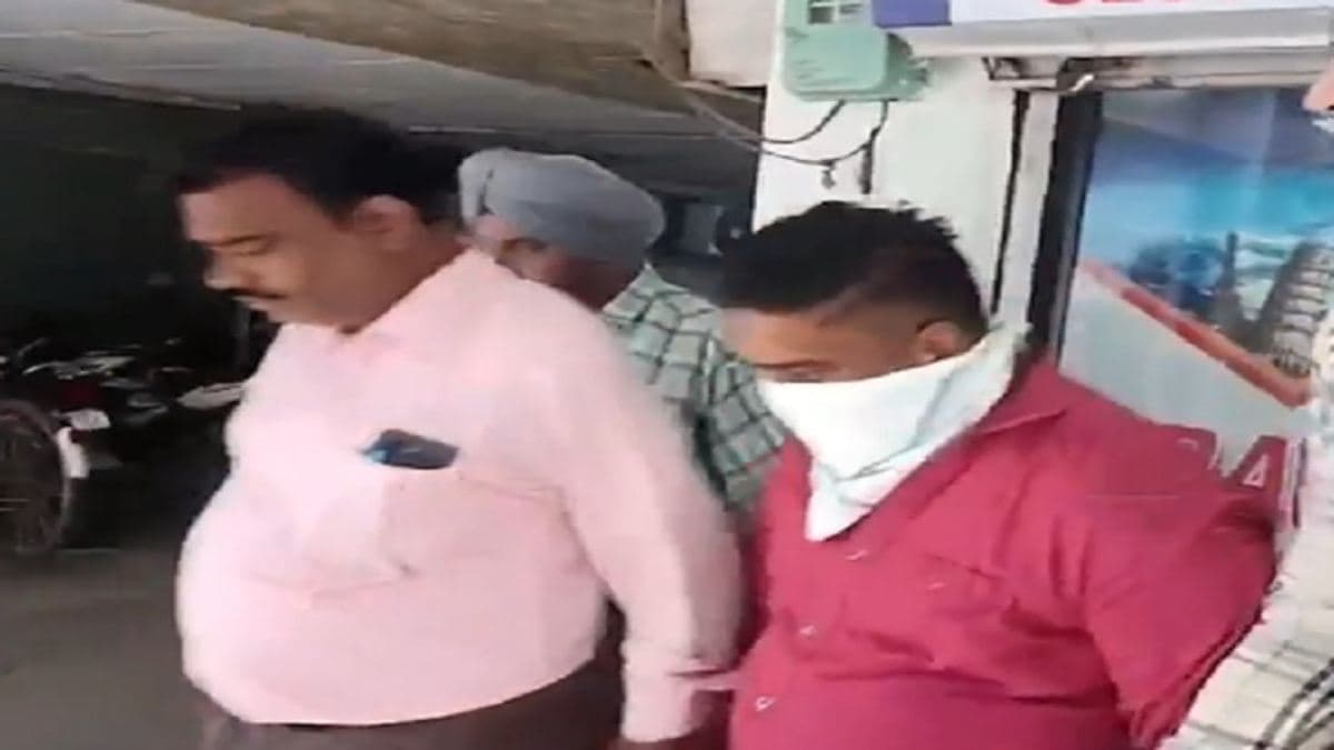 रिश्वतखोर ट्रैवल एजेंट गिरफ्तार, पासपोर्ट की अप्वाइंटमेंट दिलवाने के नाम पर लिए थे 20 हजार
