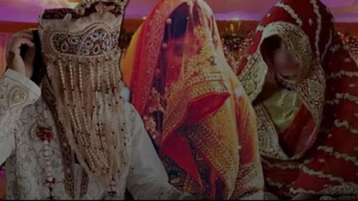 दूसरी शादी के बाद भी पति से दूर जाने को तैयार नहीं हुई पहली पत्नी, अब दोनों के साथ ऐसे समय बिताएगा शख्स
