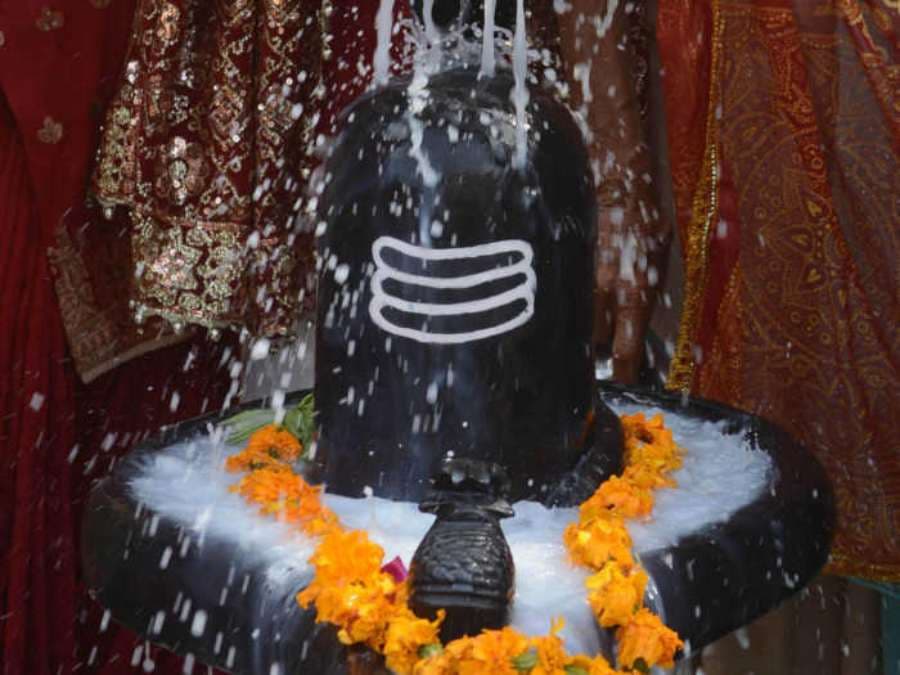 Sawan Shiv Puja: शिवजी की रोजाना पूजा करने वाले भी नहीं जानते होंगे ये रहस्य! ऐसे मिलता है हजार गुना अधिक फल