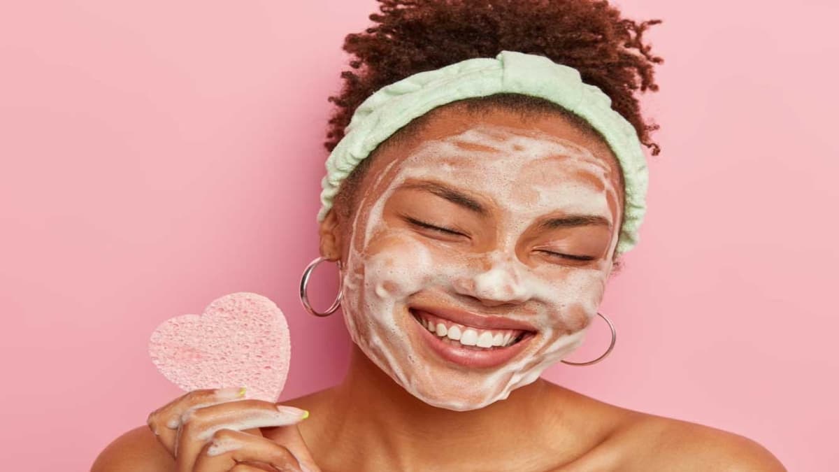 Skin Care: कम टाइम में ग्लोइंग स्किन पाने के ये 5 ट्रिक्स बदल देंगे रंगत
