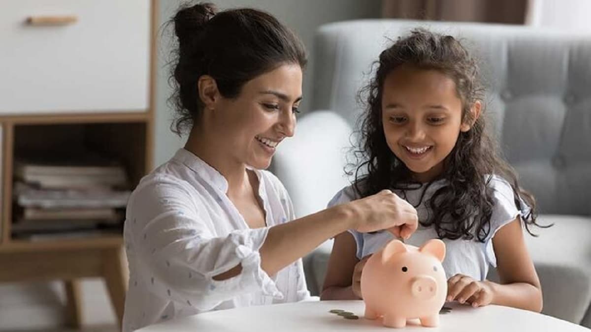 Sukanya Samriddhi Yojana: इस सरकारी योजना में आपकी बेटी को मिलेंगे 63 लाख रुपये, आज ही खुलवाएं खाता