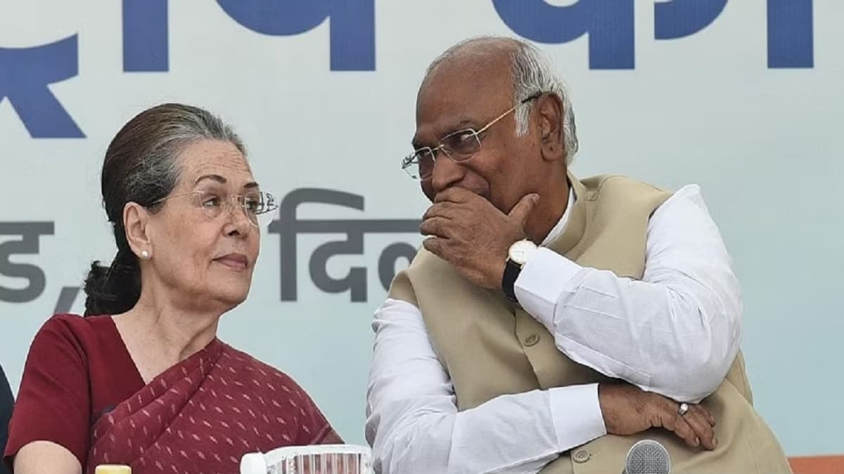 मल्लिकार्जुन खड़गे हैदराबाद में कांग्रेस वर्किंग कमेटी की बैठक में स्पीच में कह गए ऐसी बात, हर तरफ हो रही चर्चा!