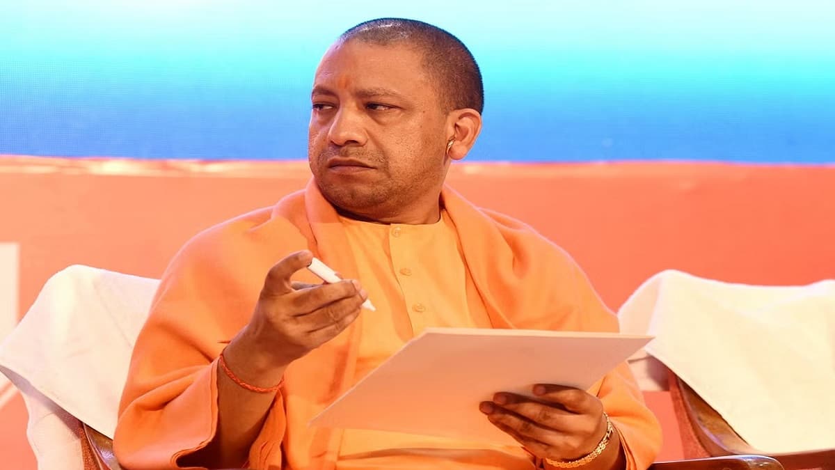 UP के मुख्यमंत्री योगी आदित्यनाथ के फ़रमान ने बढ़ाई अधिकारियों की बेचैनी, जानिए क्या आदेश जारी हुए