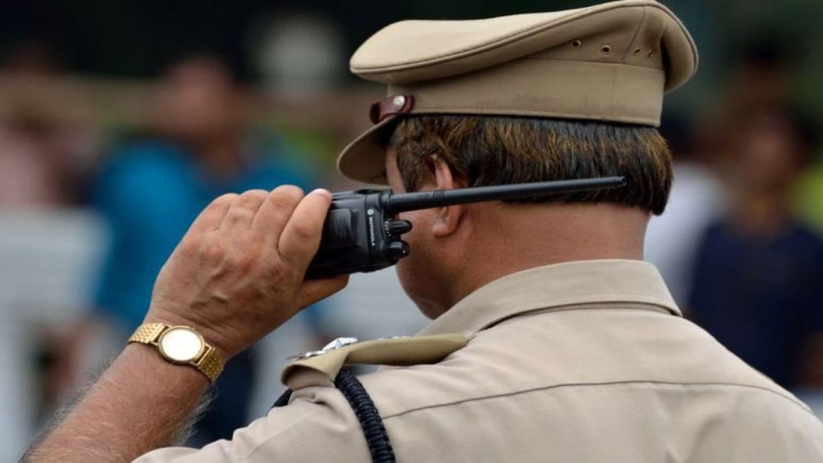 34 हजार रुपये दो, पूरा थाना किराये पर लो; इंस्पेक्टर से दोगुना है ट्रेंड कुत्ते का रेट