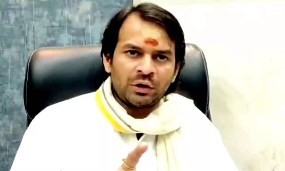 'ठाकुर कविता' विवाद पर तेज प्रताप यादव का बयान - ठाकुर जी केवल एक, जो वृंदावन में रहते हैं...
