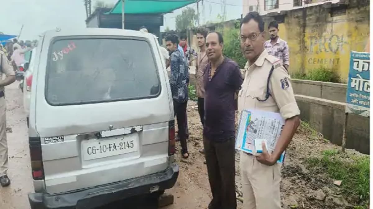 Chhattisgarh: चलती स्कूल वैन में लगी आग; 7 बच्चों की जान बाल-बाल बची, ड्राइवर फरार