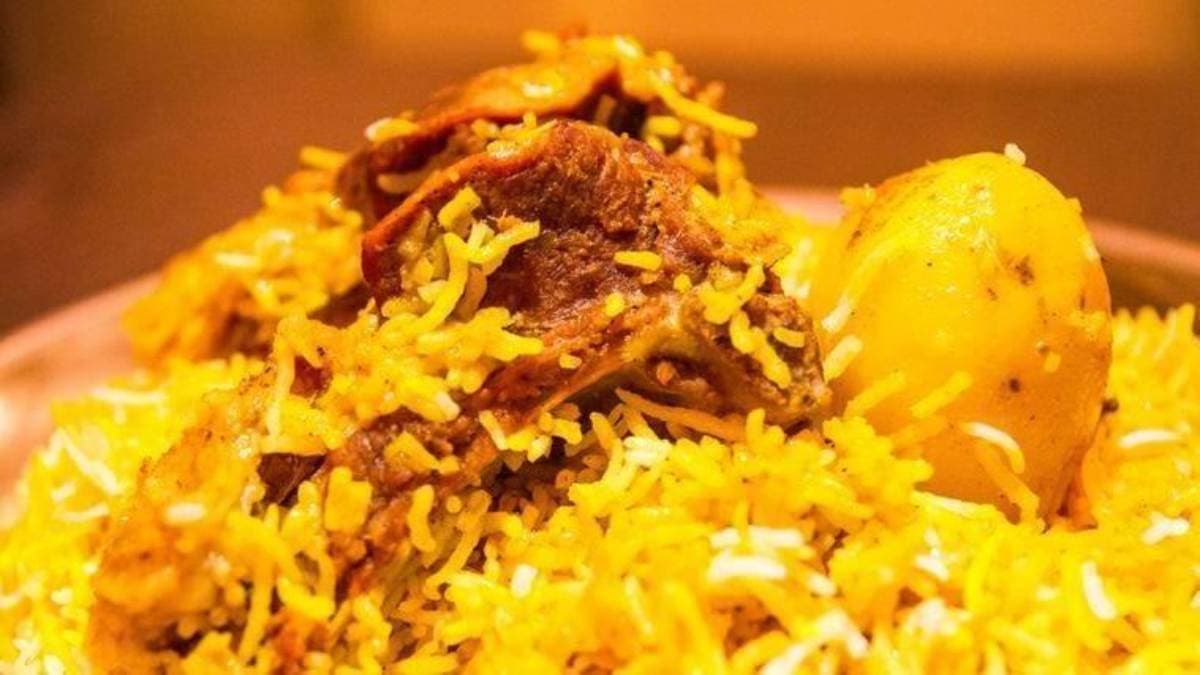 महिला को खाने में मिला जिंदा कीड़ा, रेस्टोरेंट को 25,852 रुपये हर्जाना देने का आदेश