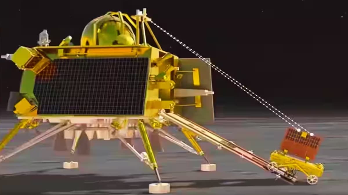 Chandrayaan-3: चंद्रमा पर विक्रम लैंडर और प्रज्ञान रोवर से संपर्क साधने के लिए अभी करना होगा इंतजार