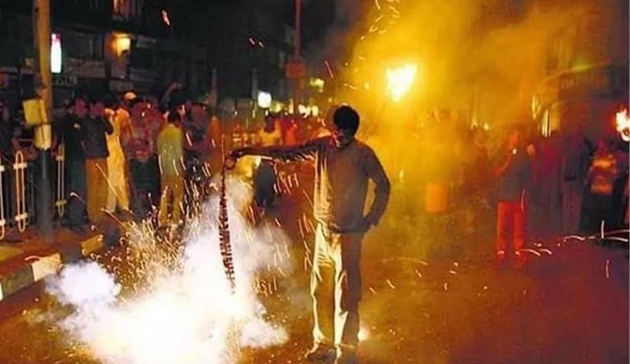 दिल्ली में पटाखों की बिक्री को लेकर केजरीवाल सरकार का कड़ा कदम; ऐसे बीतेंगे आपके दशहरा-दिवाली
