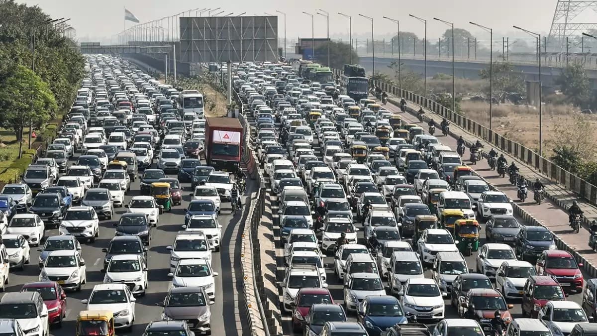 नोएडा में 5 दिन रहेगा ट्रैफिक डायवर्जन, भूल से भी न जाएं इन रास्तों पर...देखिए पूरी लिस्ट