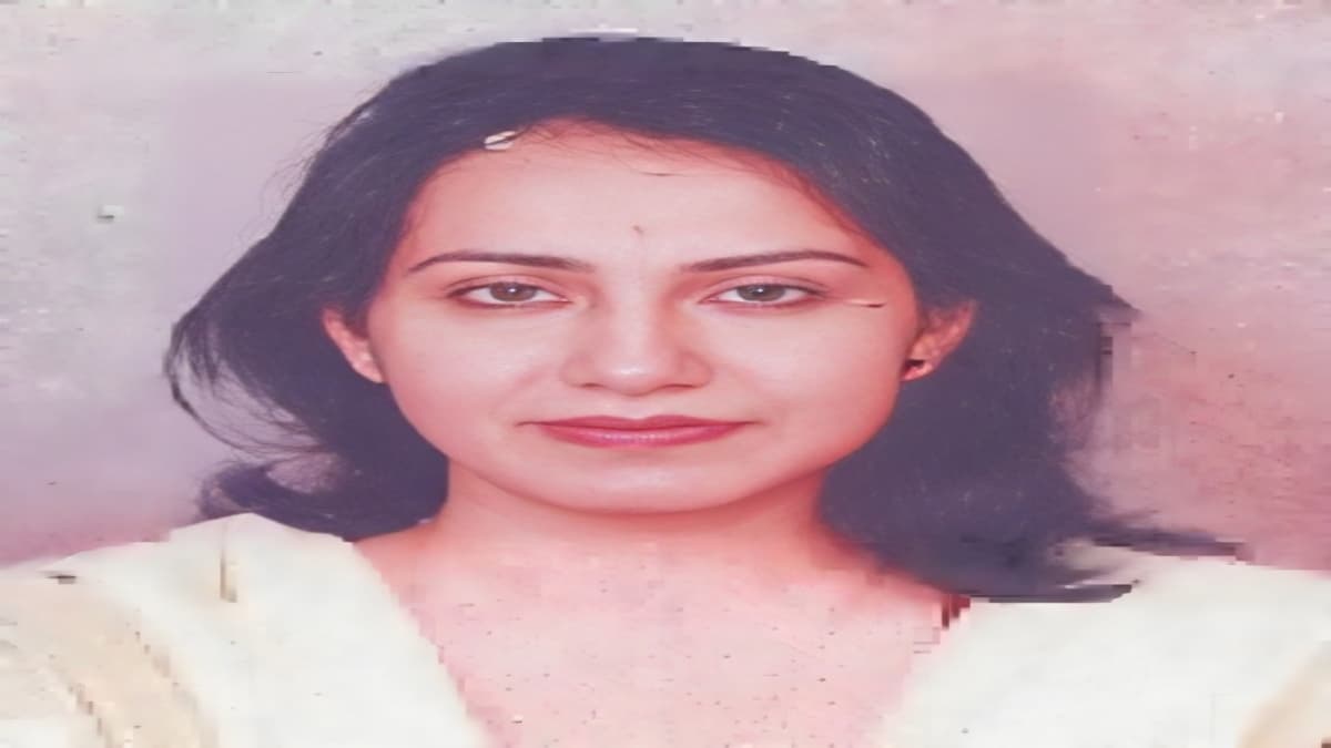 पिता जज, बहनें शिक्षक और पति IAS,मोना ने खुद हिम्मत नहीं हारी, तीसरे प्रयास में बनीं IAS अधिकारी