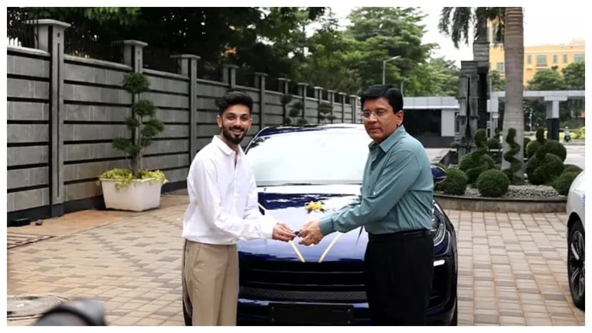 कभी BMW तो कभी Porsche, जानिए कौन है वह प्रोड्यूसर, जिसने अब बांटे 300 Gold Coin