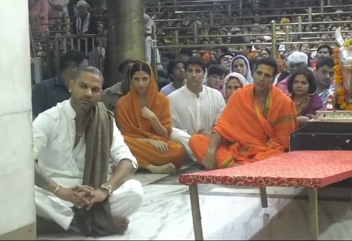 बेटे-बहन संग अक्षय कुमार ने बर्थडे पर महाकाल के दर्शन किए, शिखर धवन भी आए, देखिए वायरल VIDEO