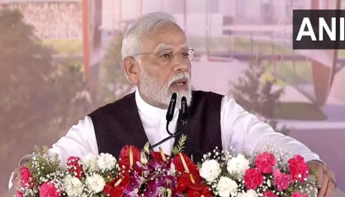 पीएम मोदी ने वाराणसी में इंटरनेशनल क्रिकेट स्टेडियम का शिलान्यास किया, बोले- युवा टैलेंट को तराशना जरूरी