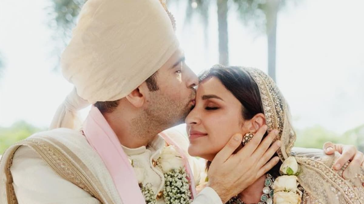 Alia-Ranbir के नक्शे कदम पर चले Raghav Chaddha! फेरों के दौरान क्यों छुए Parineeti Chopra के पैर?