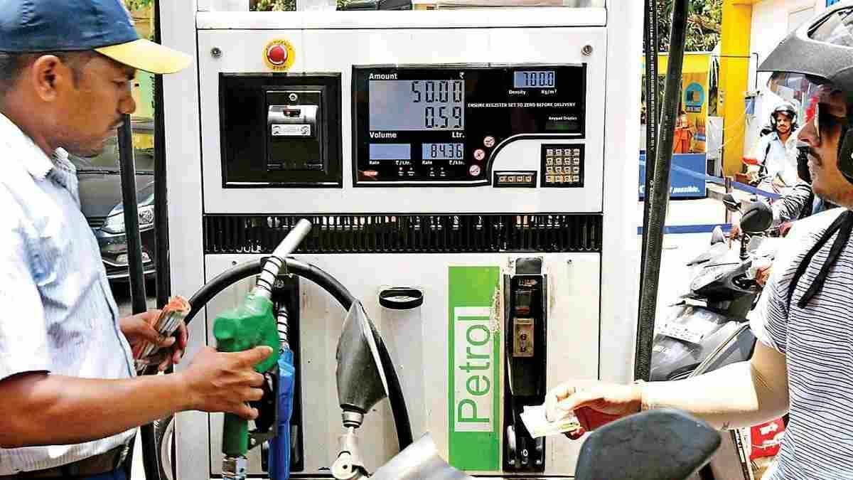 Petrol Diesel Price Today : पटना में सस्ता तो नोएडा में बढ़े पेट्रोल-डीजल के दाम, शहरों की जारी हुई नई रेट लिस्ट