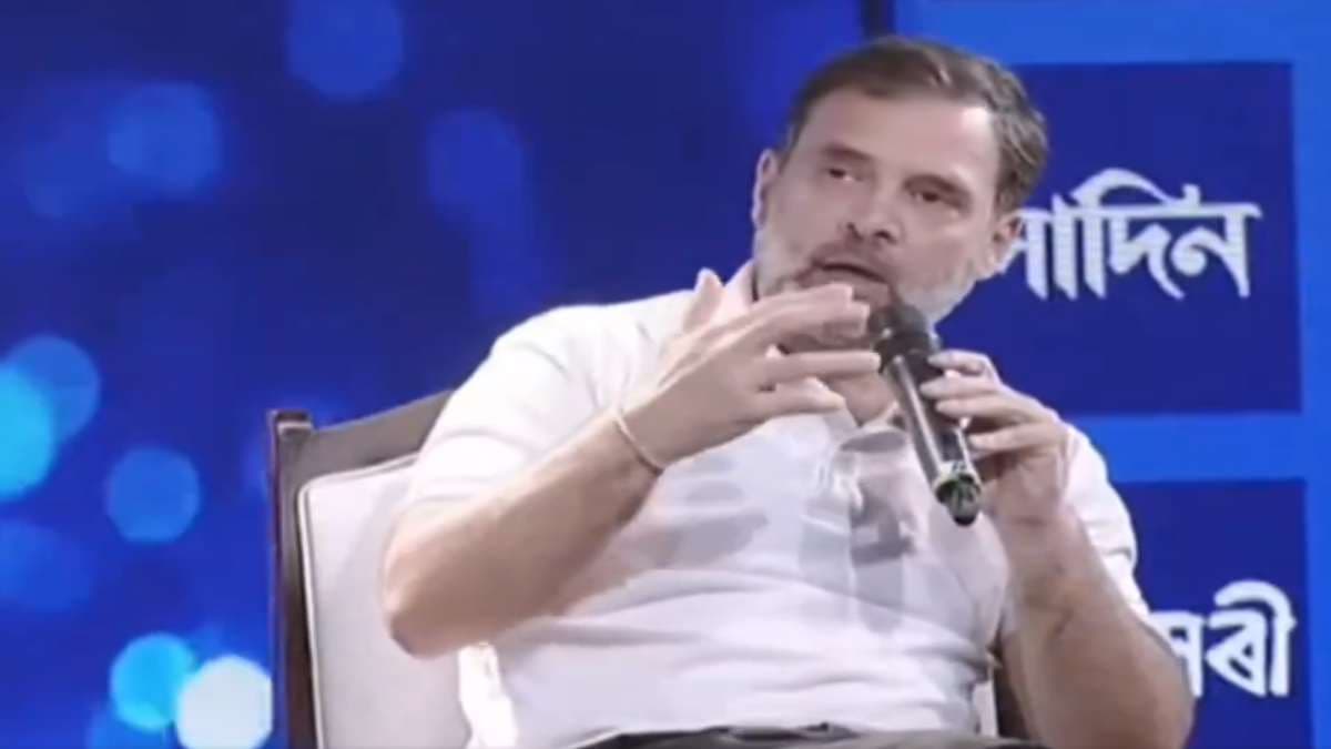 विराट कोहली-रोहित शर्मा और मेसी-रोनाल्डो में से कौन सबसे बेहतर? राहुल गांधी ने दिया दिलचस्प जवाब, देखें Video