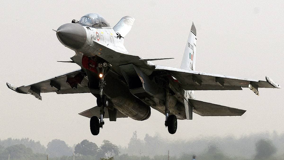 SU-30 MKI Fighter Jets: IAF के बेड़े में शामिल होंगे 12 और सुखोई, खूबियां ऐसी कि दुश्मन का सिर चकरा जाए