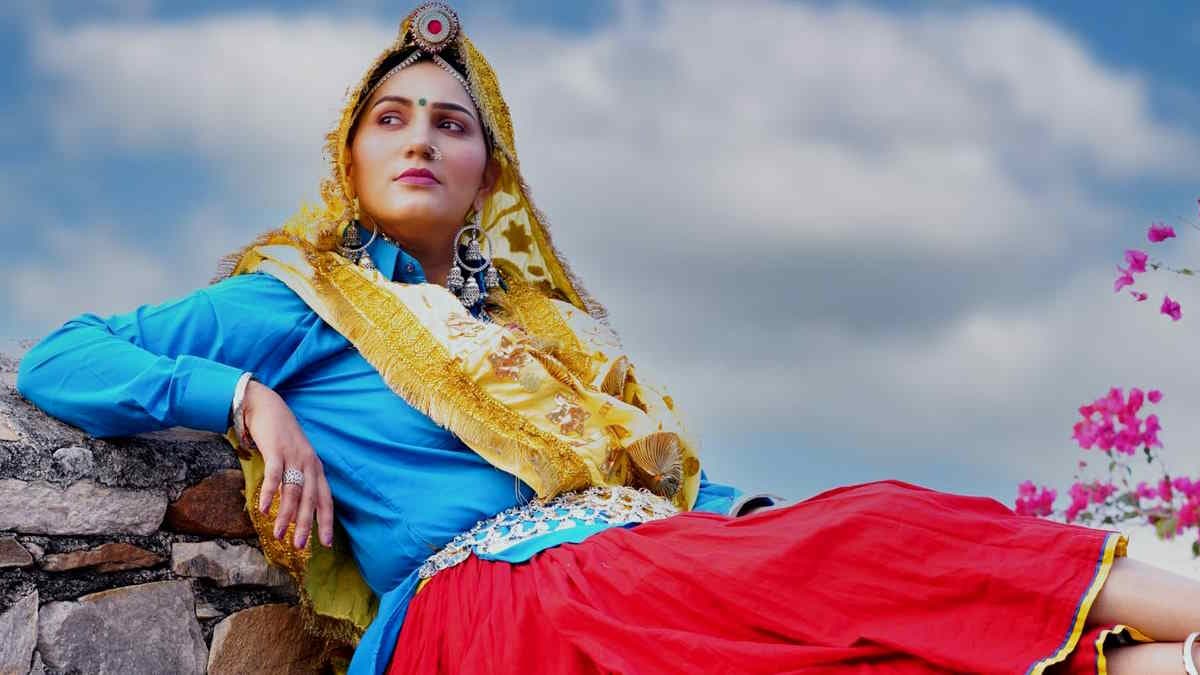 महज 2-3 घंटे की परफॉर्म के लिए इतना चार्ज करती हैं Sapna Choudhary, बन गईं लग्जरी घर और कारों की मालकिन
