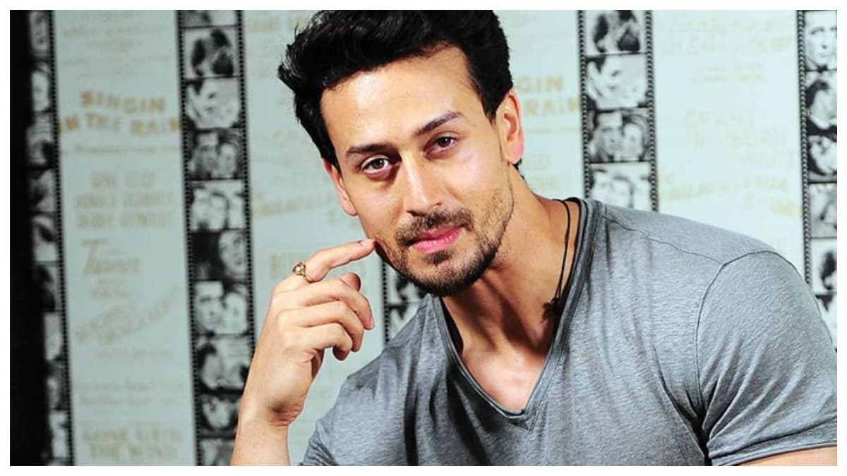 Tiger Shroff ने दिलचस्प अंदाज में दिखाए अपने सिक्स पैक एब्स, एक्टर की फिट बॉडी के दीवाने हुए फैंस