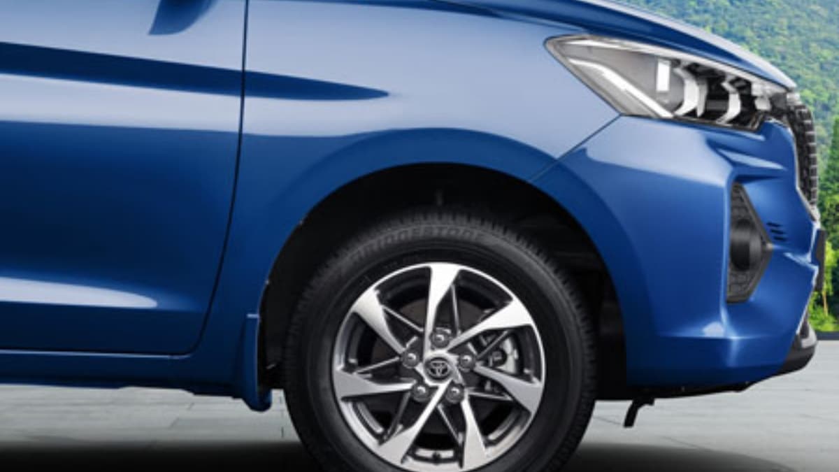 Kia और Toyota की इन 7 Seater गाड़ियों की कीमत 11 लाख से कम, मिलते हैं हाई क्लास फीचर्स 