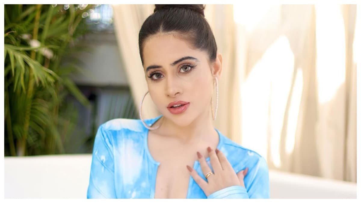 Video Viral: फैशन क्वीन Urfi Javed का नया लुक देख यूजर्स बोले- लुक्स लाइक Pink Rose