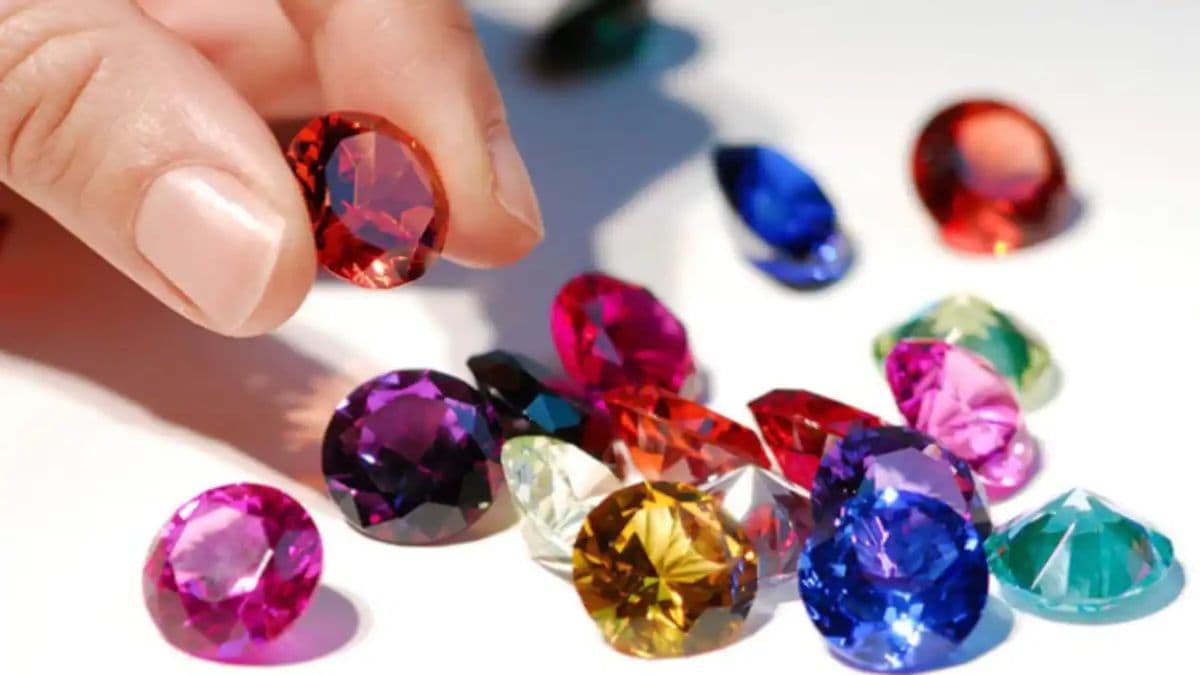 Lucky Gemstone: सोई किस्मत को भी पल भर में संवारने की क्षमता रखते हैं ये 5 रत्न, गरीब भी बन सकता है अमीर