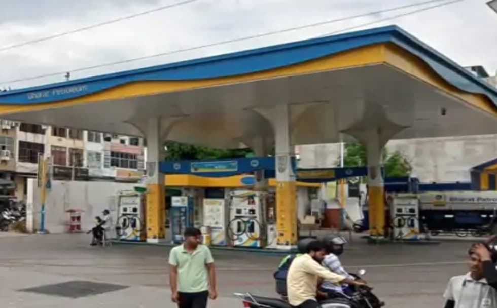 राजस्थान: 7000 से ज्यादा पेट्रोल पंप बंदकर संचालको ने की हडताल, सरकार ने मांगे पूरी नहीं की तो आगे भी करेंगे हड़ताल