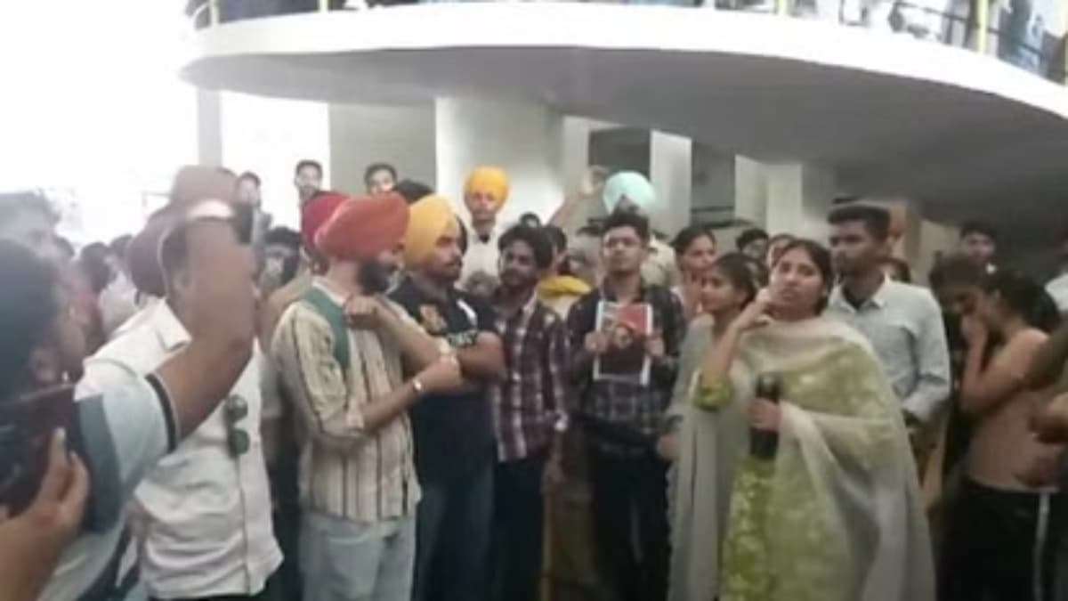 यूनिवर्सिटी में तबीयत खराब होने पर छात्रा पहुंची प्रोफेसर के पास, नहीं मिली छुट्टी, हो गई मौत