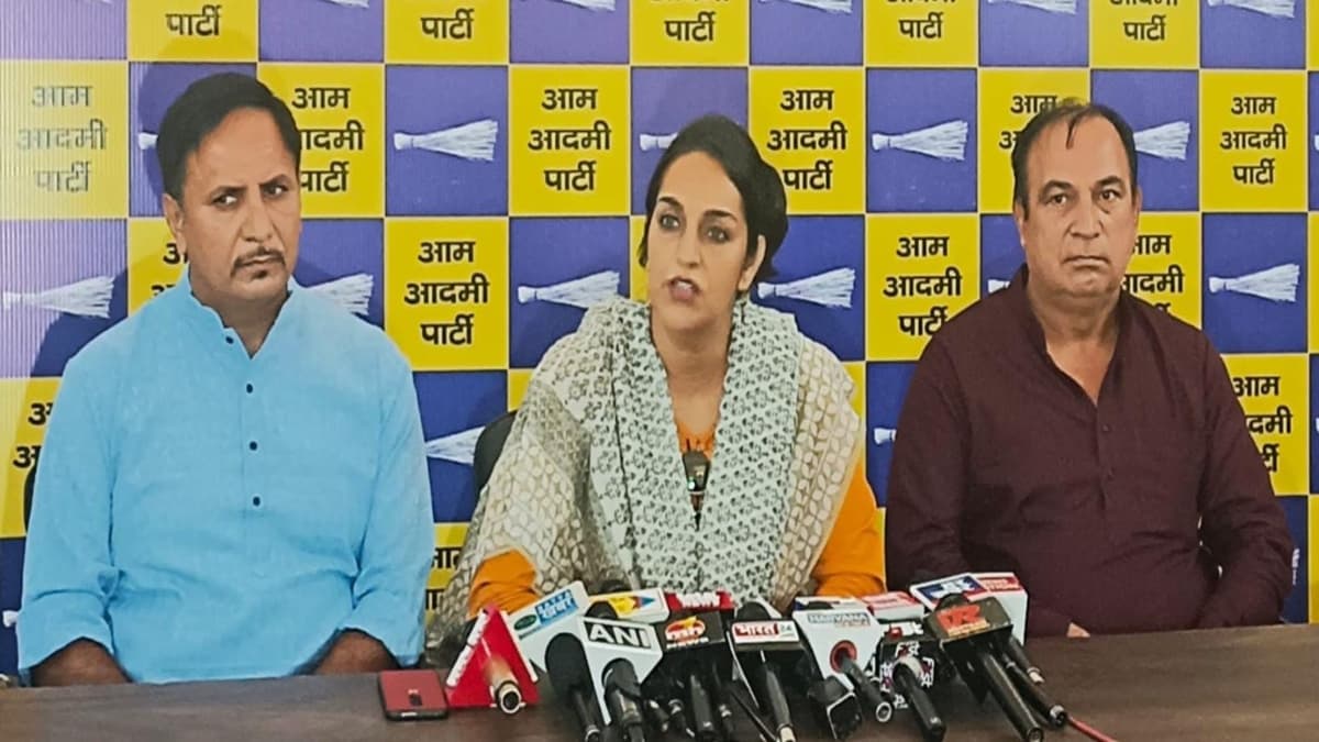 AAP नेत्री चित्रा सरवारा का हरियाणा के शिक्षा मंत्री को चैलेंज; बोलीं-एक स्कूल दिखा दें, जिसका रिजल्ट और इंफ्रास्ट्रक्चर सही हो