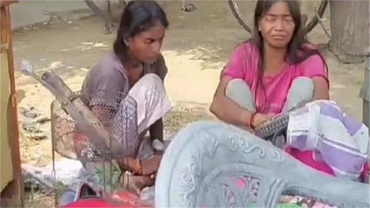 2 बहनों को घर से निकाला, दोनों ने सड़क पर गुजारी रात, जानिए मकान मालिक ने ऐसा क्यों किया