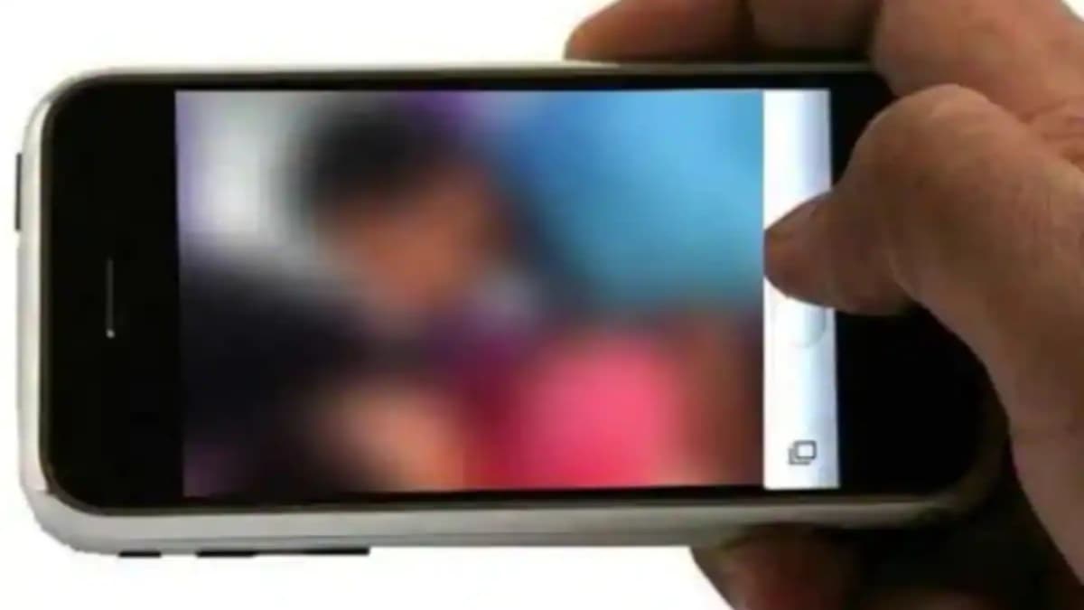 बृजभूषण शरण सिंह का विरोध करने वाली रेसलर का अश्लील video वायरल, साथी पहलवान के साथ आई नजर
