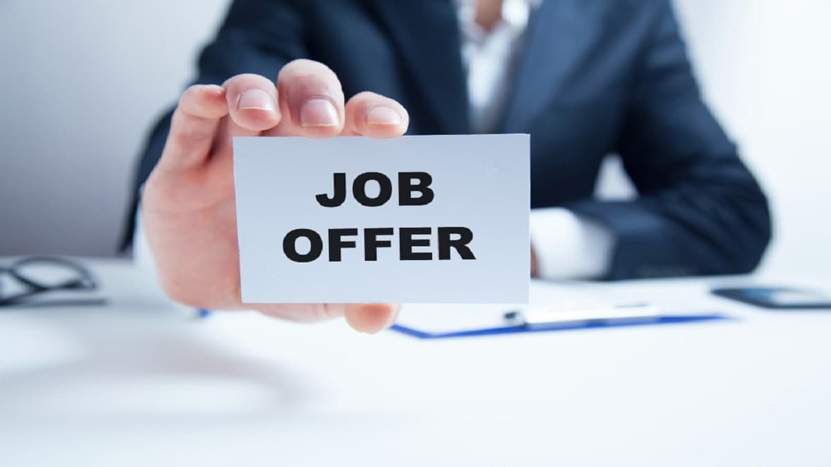 कर लेंगे ये खास काम तो 50 की उम्र में भी मिलेगी शानदार JOB