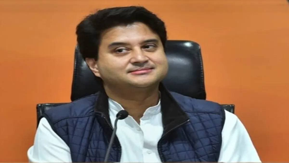 ज्योतिरादित्य सिंधिया ने इन नेताओं को दी सलाह, बोरिया बिस्तर बांधकर बॉलीवुड चले जाना चाहिए