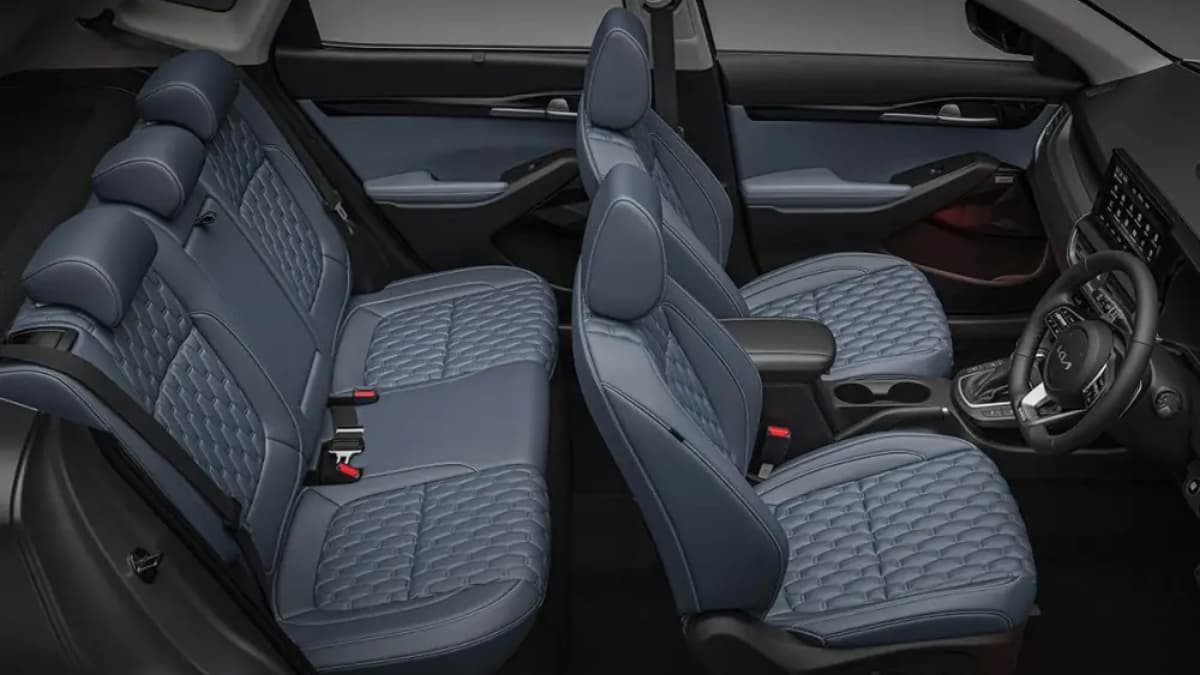 Kia की इस फैमिली कार में हाई माइलेज, कीमत भी कम और धाकड़ सेफ्टी फीचर्स