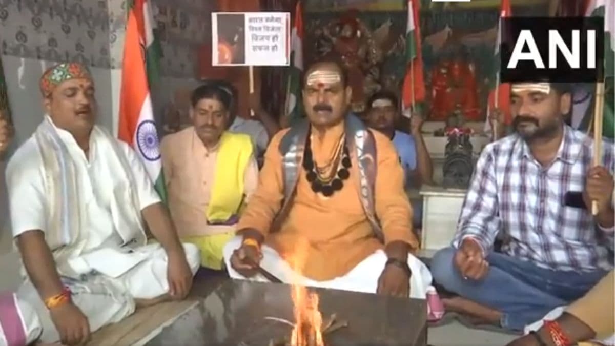 आदित्य-एल1 की लॉन्चिंग से पहले चला दुआओं का दौर, विशेष पूजा के साथ किया सूर्य नमस्कार WATCH VIDEO