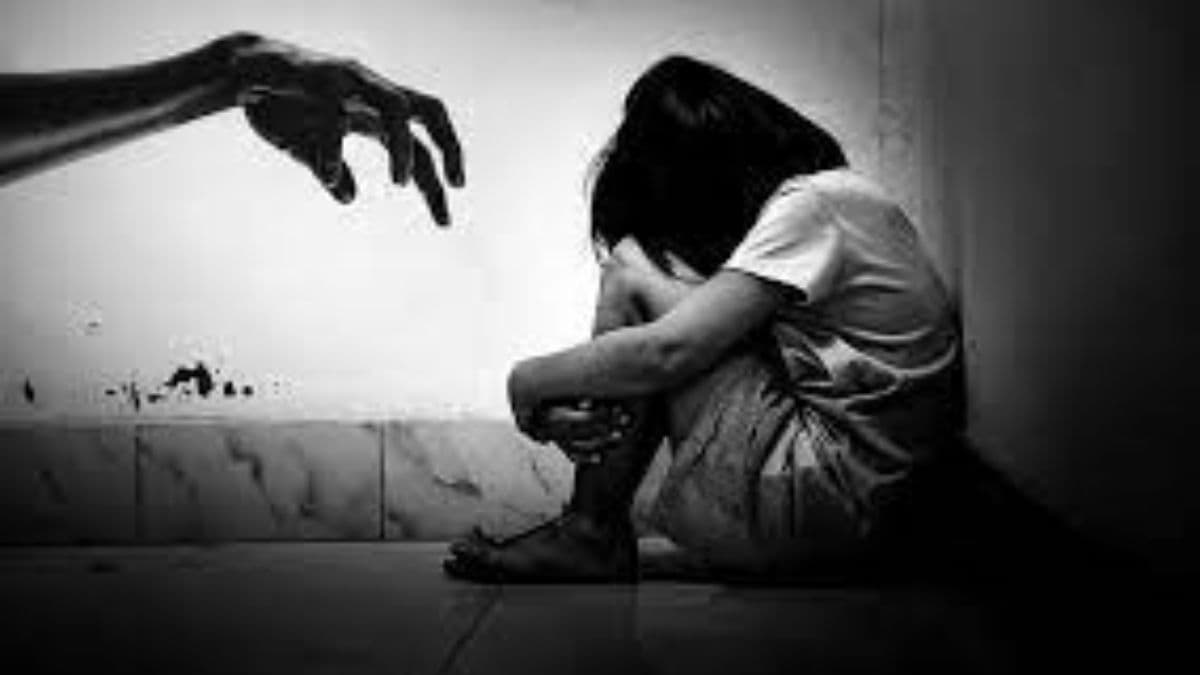 पाकिस्तान में नाबालिग बच्ची ने बलात्कारी बाप को गोली से उड़ाया, तीन महीने से लूट रहा था बेटी की अस्मत