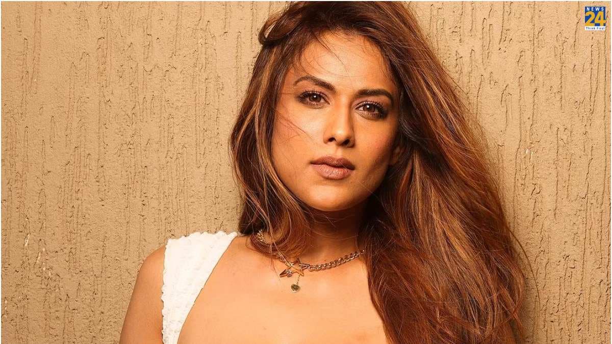 हॉट अंदाज छोड़ सलवार सूट में Nia Sharma ने किया बप्पा को नमन, एक्टेस की सादगी के दीवाने हुए फैंस