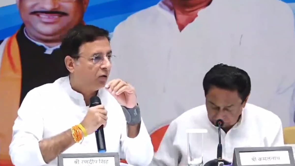 MP चुनाव: रणदीप सुरजेवाला की घोषणा से सियासी पारा चढ़ा, भाजपा के दांव पर कांग्रेस की बड़ी चाल