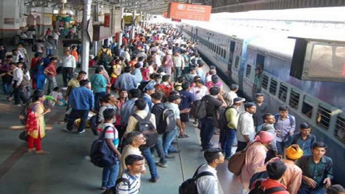 Railways Cancelled Train: बड़ी खबर! भारतीय रेलवे ने 200 से अधिक ट्रेनें रद्द की, कई ट्रेनों को किया गया डायवर्ट, टर्मिनल भी बदला