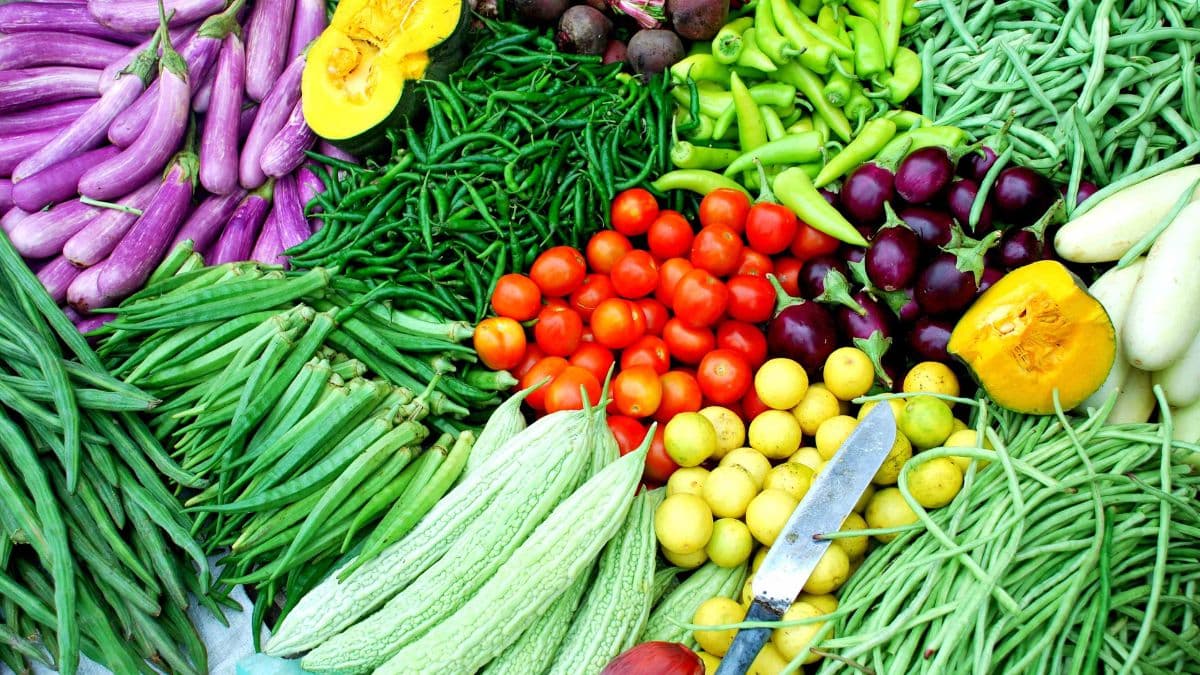 Vegetable Price Today: टमाटर सस्ता तो महंगे हुए मटर! जानें दिल्ली की गाजीपुर मंडी में सब्जियों का क्या है रेट?
