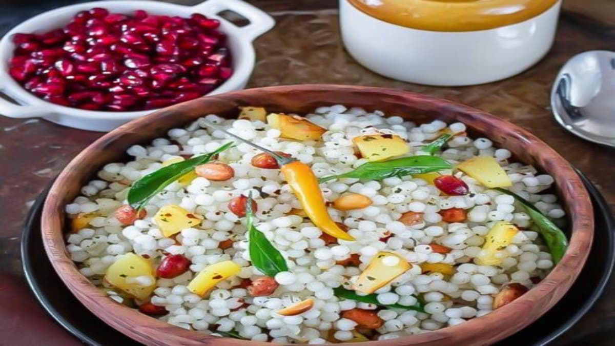 इन टिप्स के साथ बनाएं स्वादिष्ट और परफेक्ट नॉन-स्टिकी साबूदाना खिचड़ी