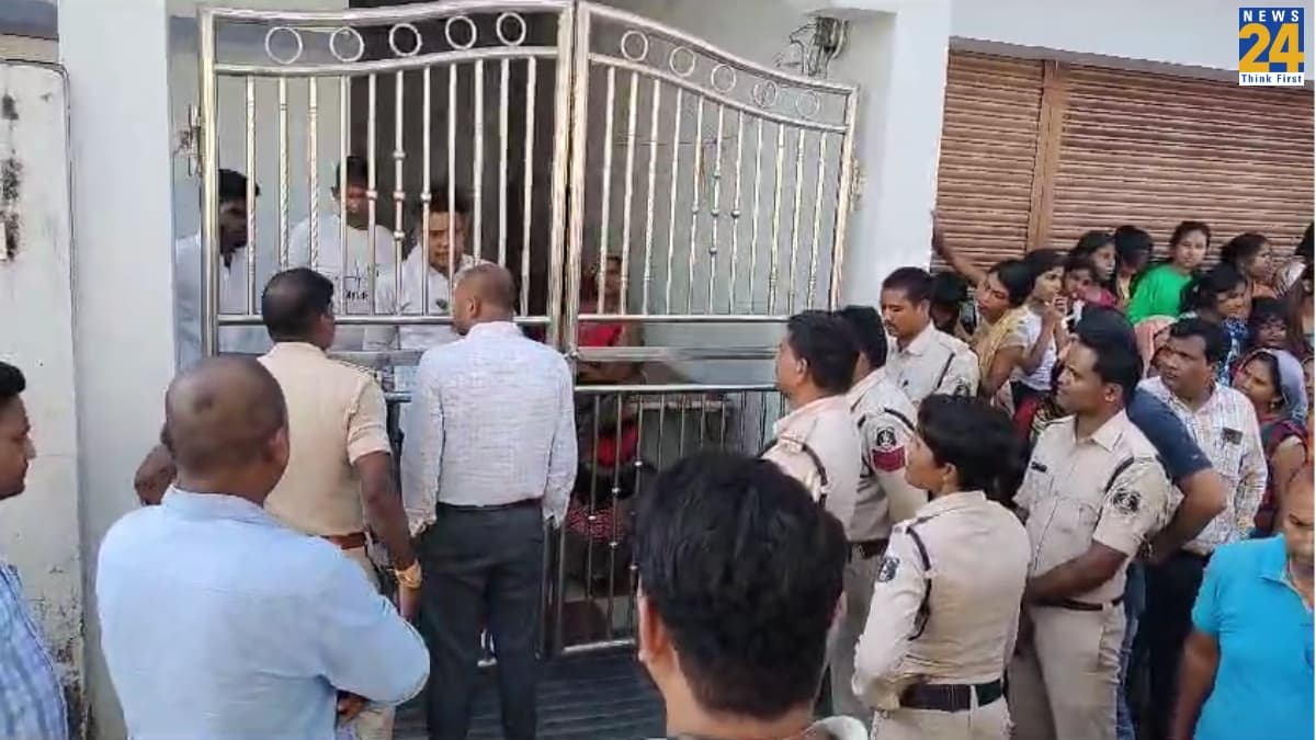 छत्तीसगढ़ में धर्म परिवर्तन पर बवाल; ईसाई मिशनरी को भीड़ ने घेरा, प्रचार कर रहे 200 लोगों को बनाया बंधक