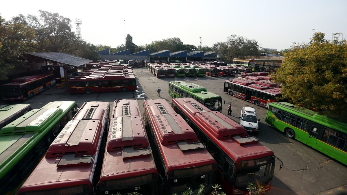 DELHI NCR में जल्द चलेंगी प्रीमियम बसें, ऐप से बुक होगी सीट; एग्रीगेटर खुद तय करेंगे रूट और किराया