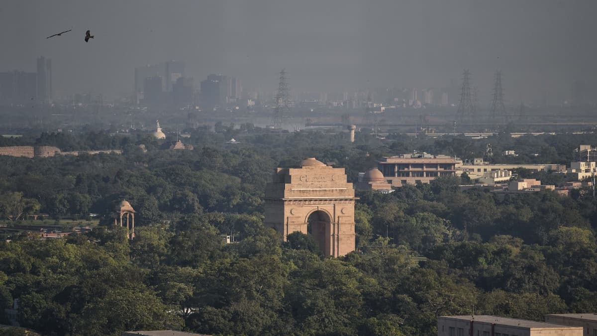 IMD Weather Update: दिल्ली-एनसीआर में ठंड के बीच फिर पलटी मारेगा मौसम; दिन में बढ़ेगा पारा, जान लें ताजा अपडेट