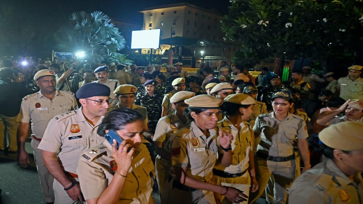 जब पुलिसवाले कम हैं 9 हजार तो दिल्ली में कैसे रुकेगा 'जुर्म'; पोस्टें होंगी खाली तो कैसे मनेगी दिवाली?