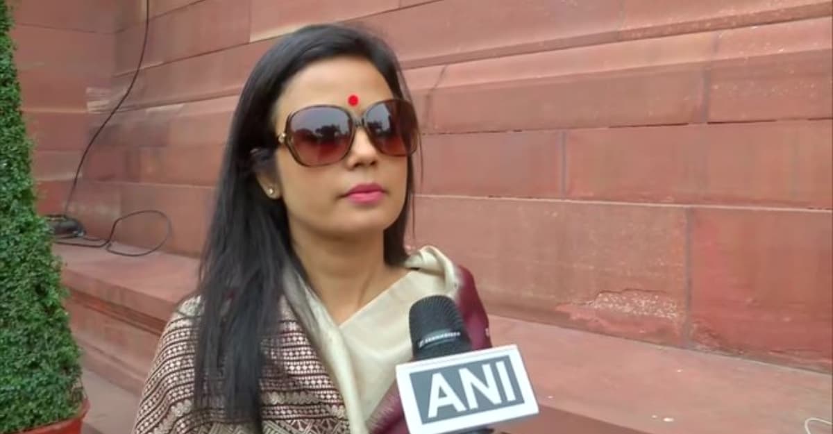 TMC सांसद महुआ मोइत्रा पर कुत्ता चुराने का आरोप, सुप्रीम कोर्ट के वकील ने ये क्या कह दिया!