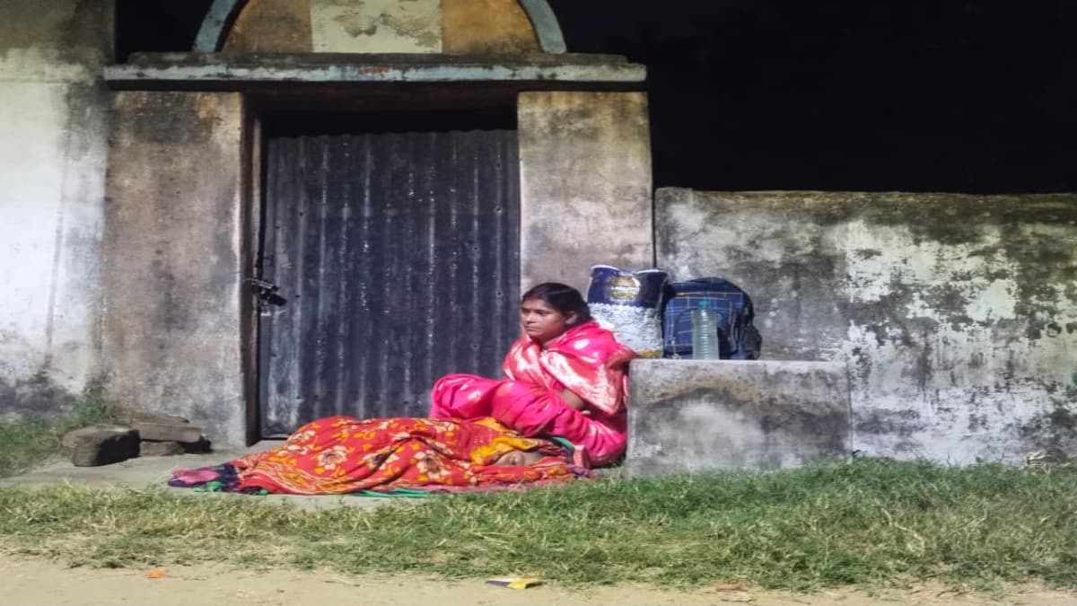 सास ने पार की बेरहमी की हदें, ठंड में दो बच्चों के साथ बहू को घर से बाहर निकाला, दरवाजे पर जड़ा ताला